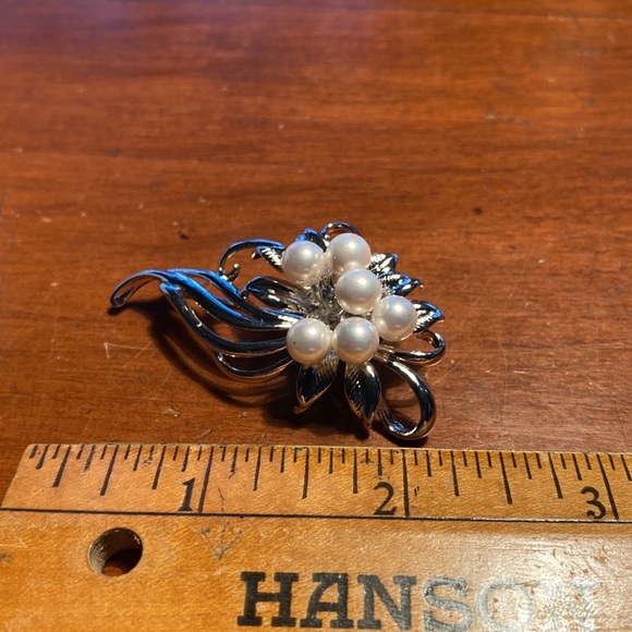 New in Box Princess Grace Collection Pearl Brooch from Newbridge Silver Ware. - Picture 6 of 9